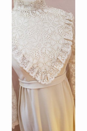 1960s-70s White Lace Detail Wedding Dress With Queen Anne Style Neckline  From JC Penney Fashions - Etsy Norway